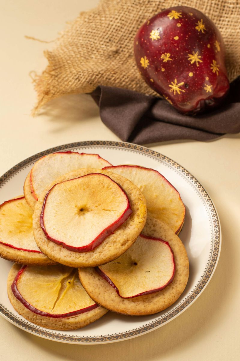 Sliced Apple or Pear with Natural Peanut Butter