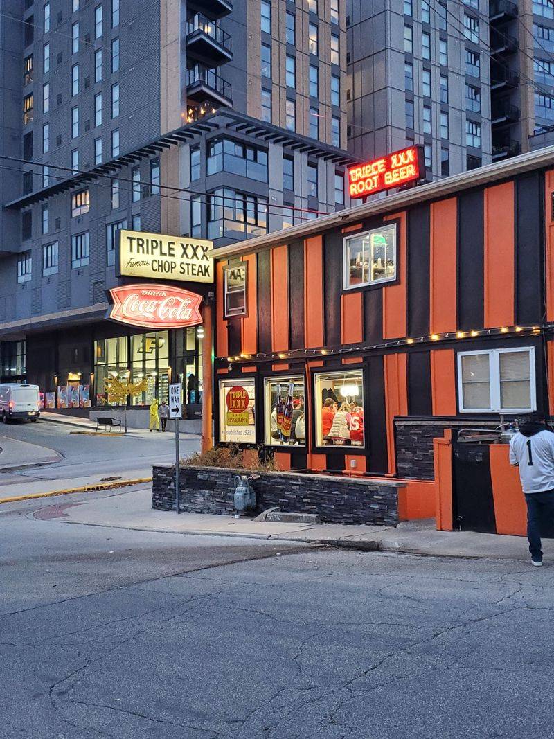 Triple XXX Family Restaurant – Indiana