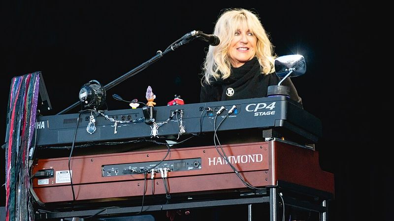 Songbird – Fleetwood Mac (Christine McVie Never Performed It Live In Full)
