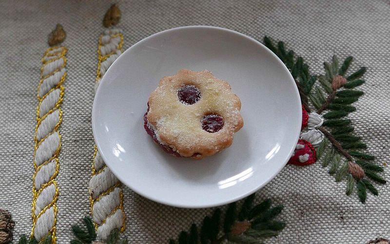 Linzer Cookies