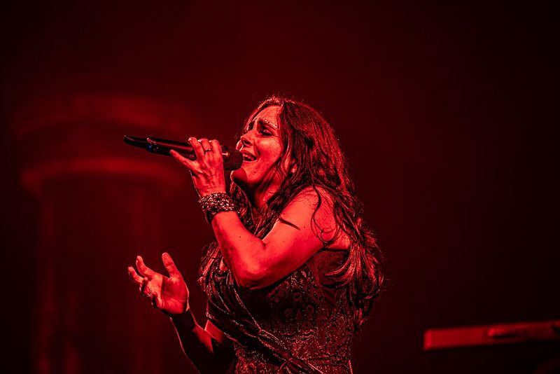 Frozen – Within Temptation (Madonna)