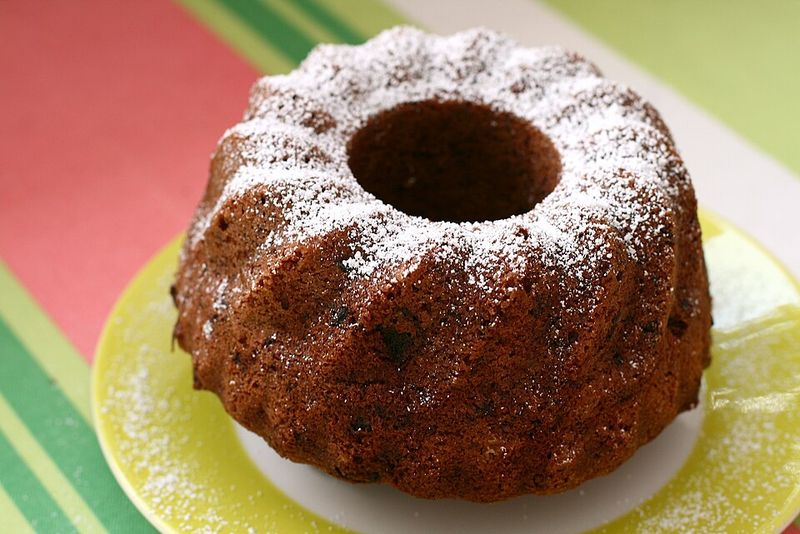 Basic Bundt Cake With Powdered Sugar