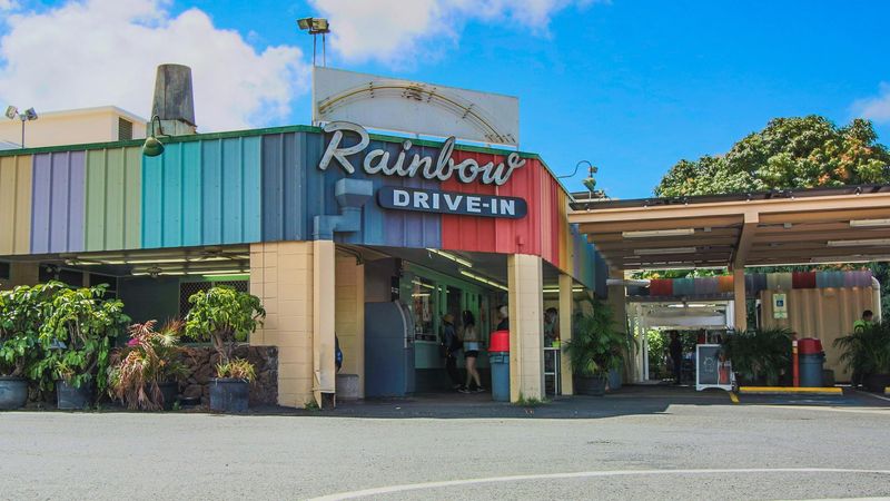 Hawaii: Rainbow Drive-In