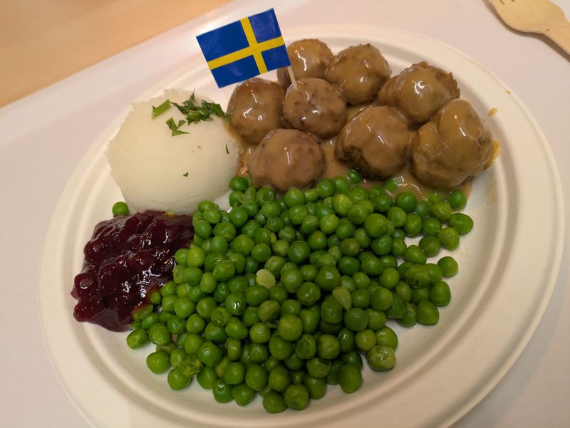 Köttbullar (Swedish Meatballs)