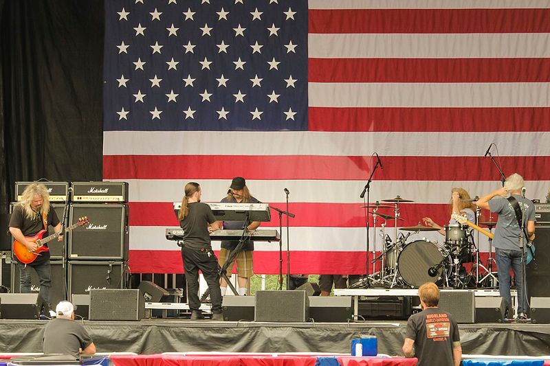 Flirtin' with Disaster – Molly Hatchet