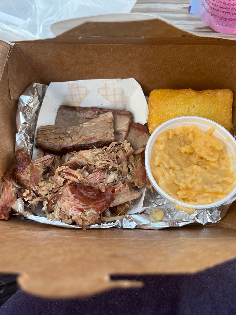 Iowa: Machine Shed Restaurant Farm-Fresh Buffet