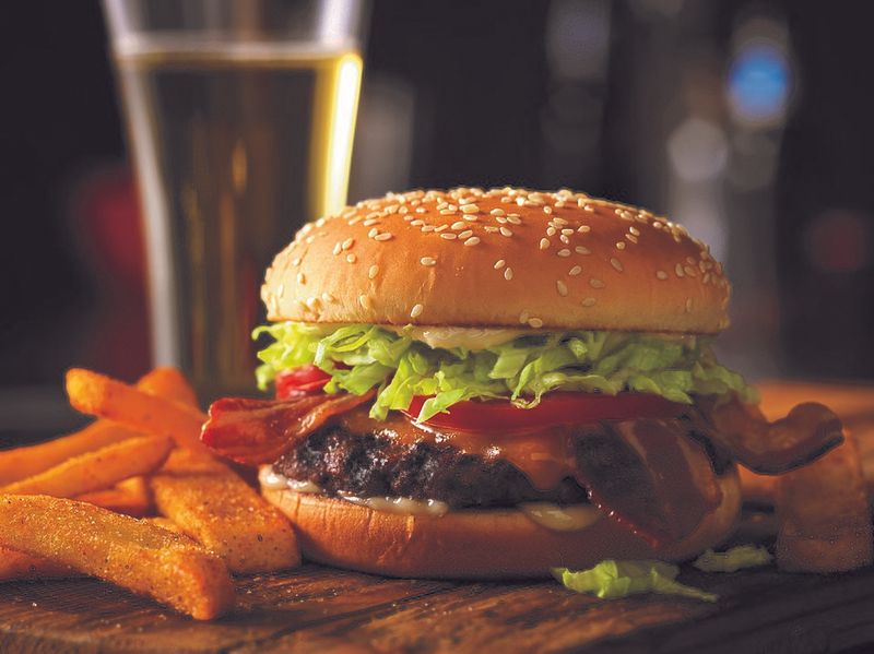 Red Robin Gourmet Burgers – Gourmet Bacon Cheeseburger