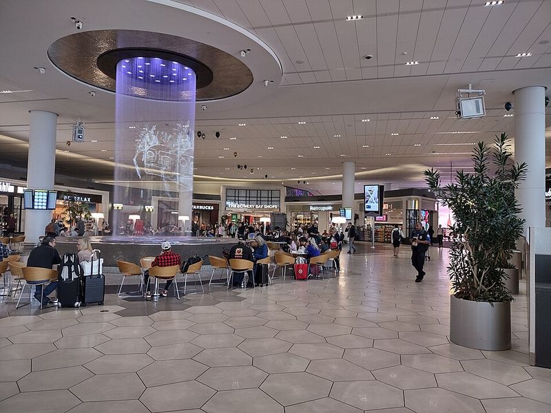 LaGuardia Airport (LGA)