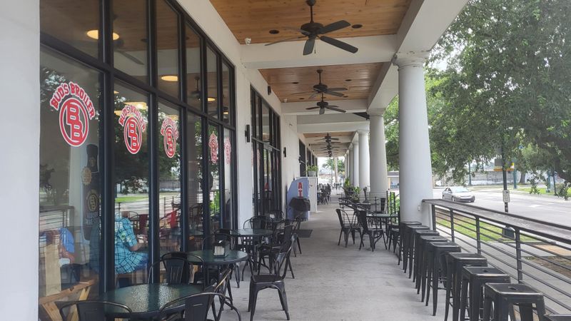 Louisiana: Bud's Broiler