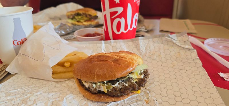 Michigan: Halo Burger – The Olive Burger