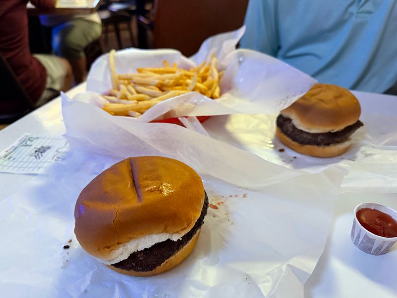 Minnesota: Matt's Bar – The Jucy Lucy