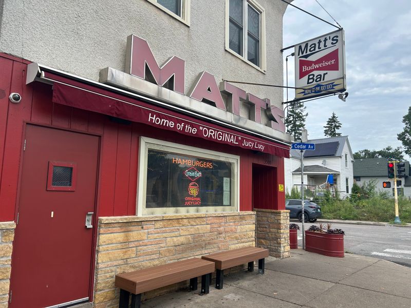 Minnesota: Matt's Bar