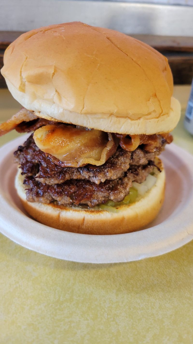 New Hampshire: Gilley's PM Lunch – The Cheeseburger
