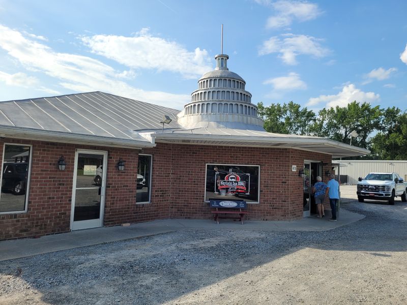 North Carolina: Skylight Inn BBQ (Chili Special)