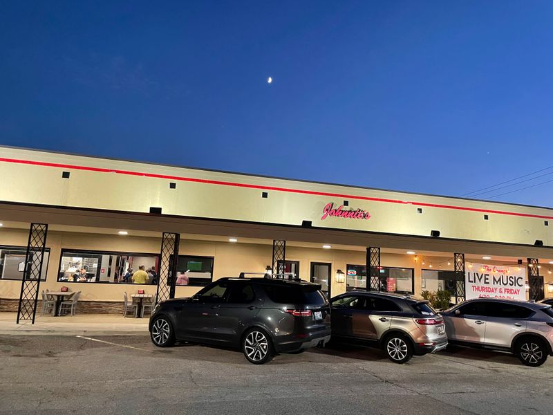 Oklahoma: Johnnie's Charcoal Broiler