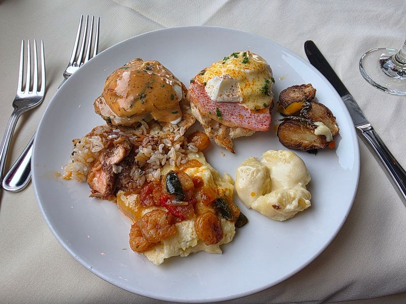 Oregon: McMenamins Crystal Ballroom Brunch Buffet In Portland