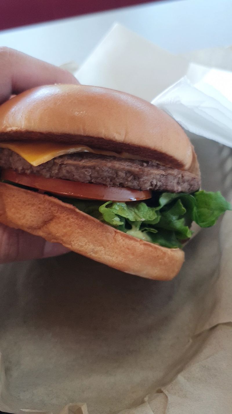 Oregon: Burgerville – The Tillamook Cheeseburger