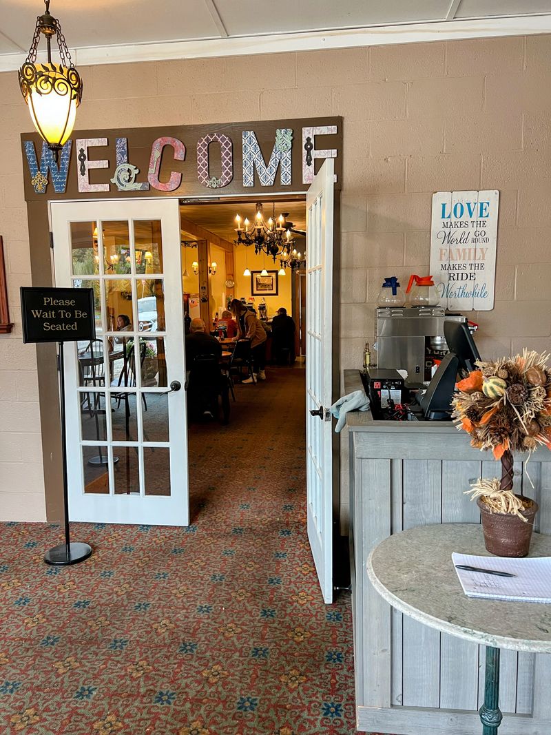 Service, Wait Times, and Tips