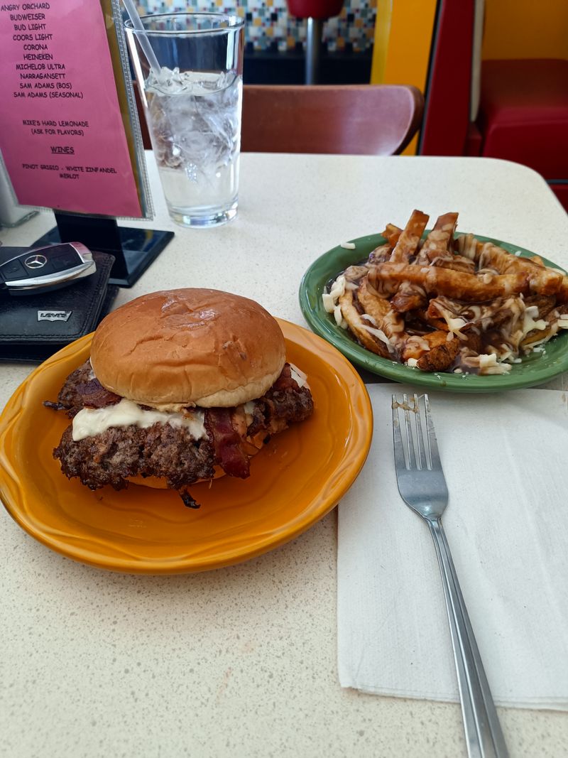 Rhode Island: Stanley's Famous Hamburgers – The Stanley Burger