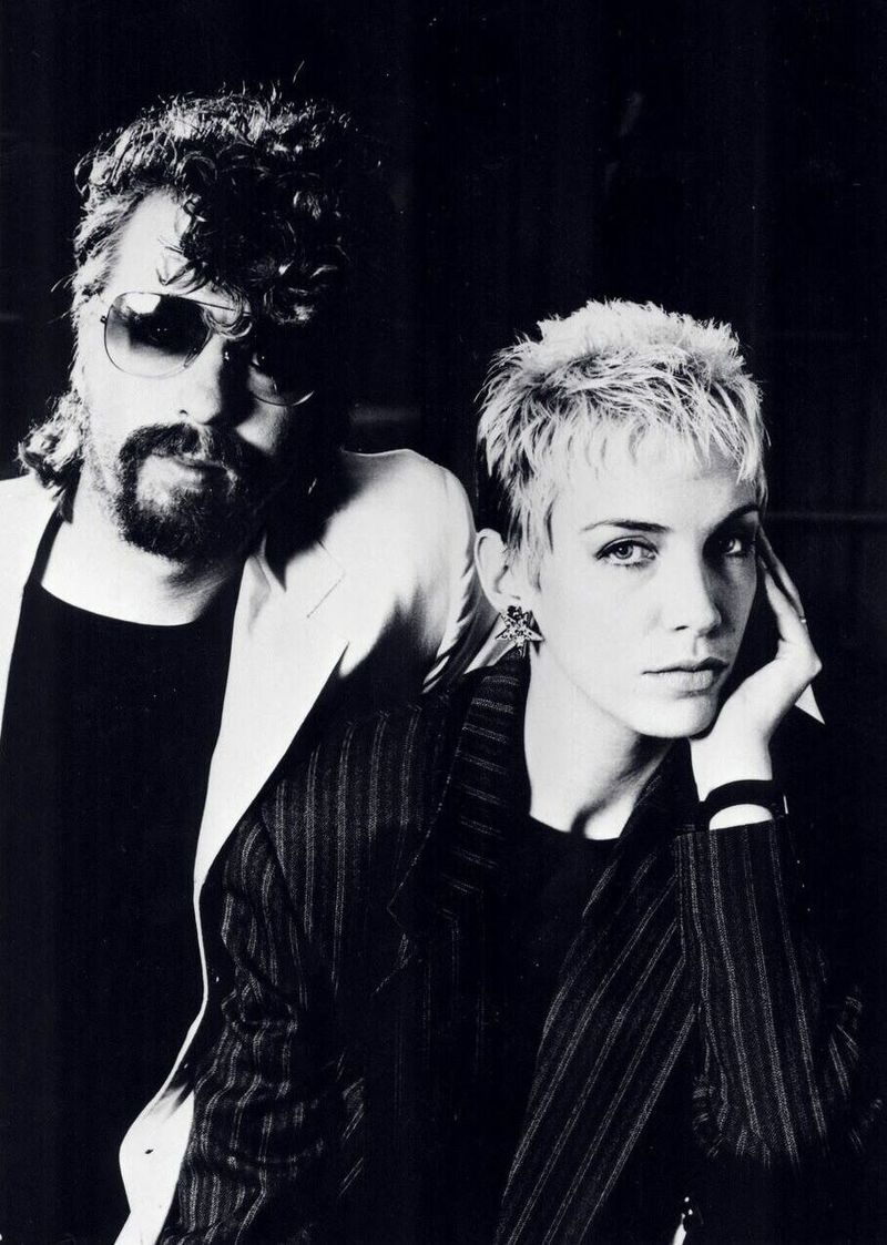 Sweet Dreams (Are Made Of This) – Eurythmics (1983)