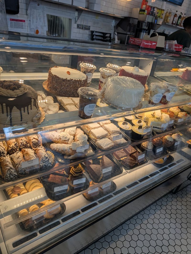 Henri's Bakery & Café