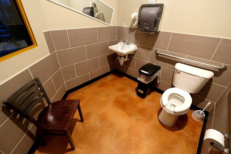 Bathrooms That Feel Straight Out Of A Spooky Movie