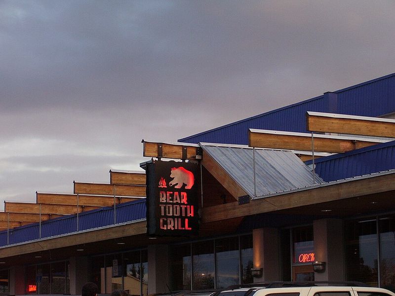 Alaska: Bear Tooth Grill, Anchorage