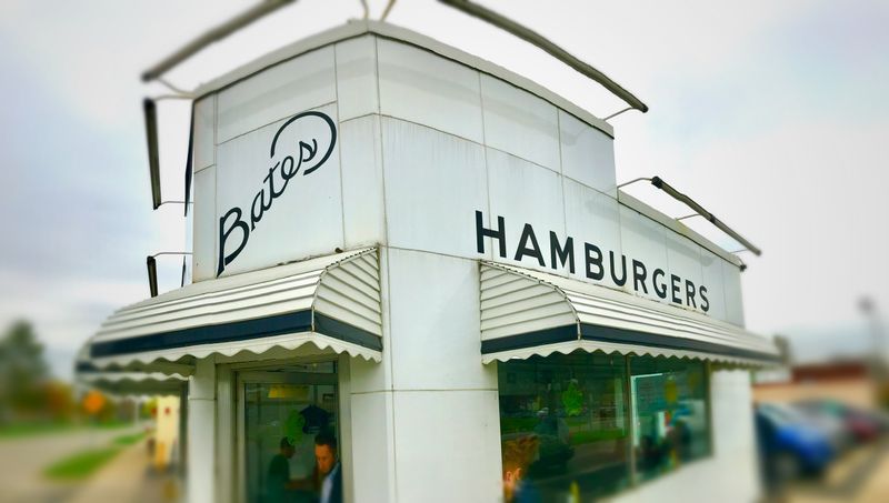 Bates Burgers, Livonia