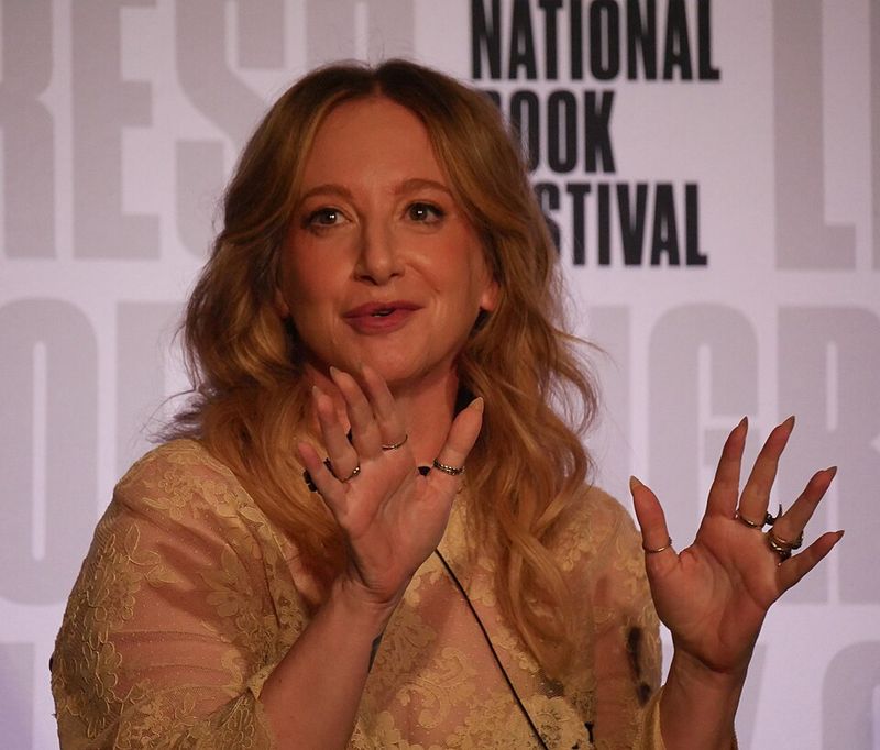 Shadow And Bone - Leigh Bardugo