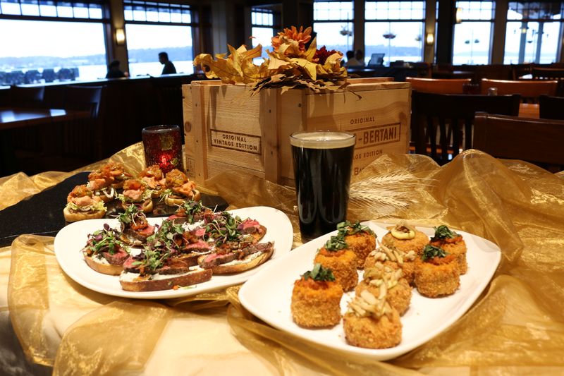 Washington: Ivar's Acres Of Clams Seafood Buffet In Seattle