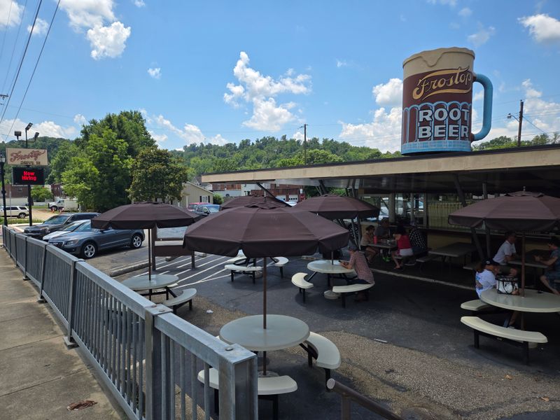 West Virginia: Frostop Drive-In