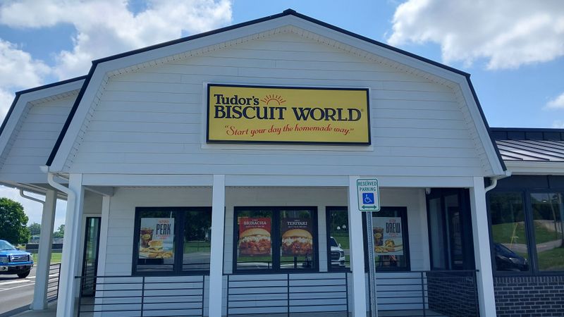 West Virginia: Tudor's Biscuit World