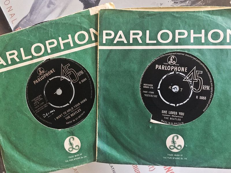 She Loves You – The Beatles (1963)