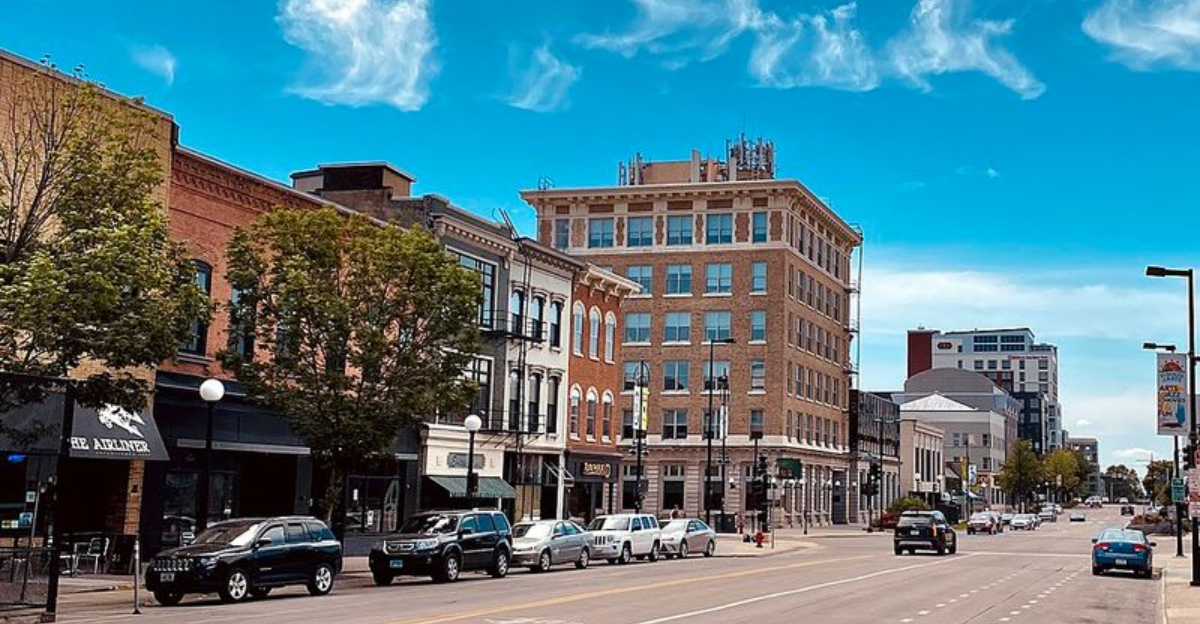 12 Eastern Iowa Towns You’ll Keep Wanting To Revisit After Coming Across Them On A Long Drive