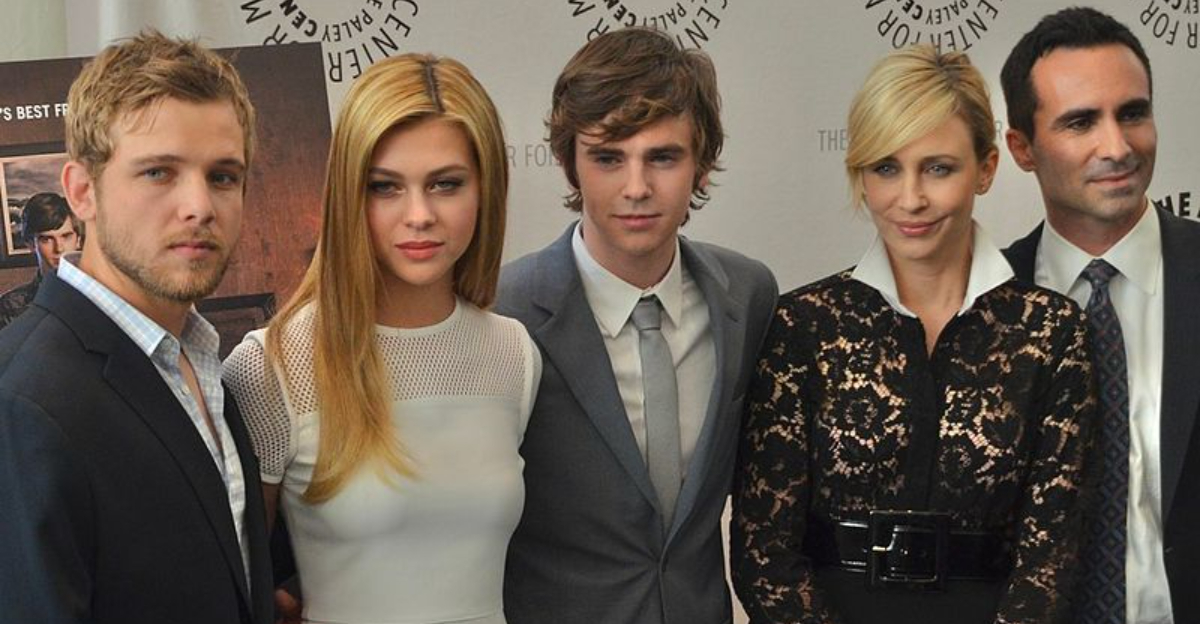 15 On-Screen Parents With A Surprisingly Small Age Gap To Their Child Actors