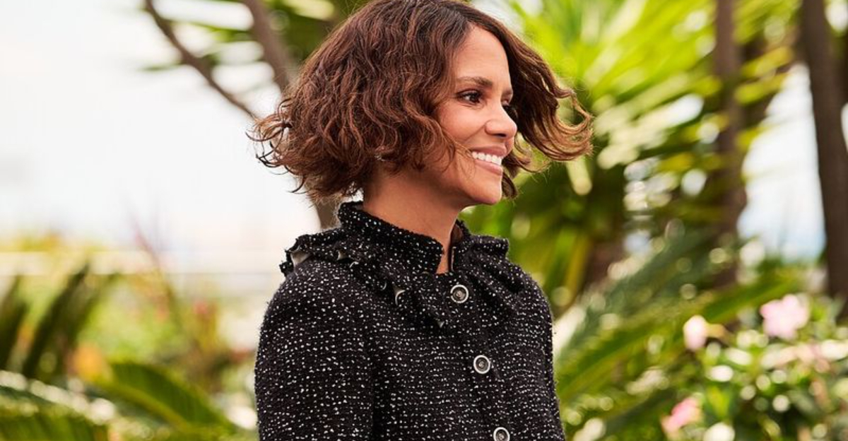 20 Hollywood Actresses Over 50 Everyone Still Calls Gorgeous