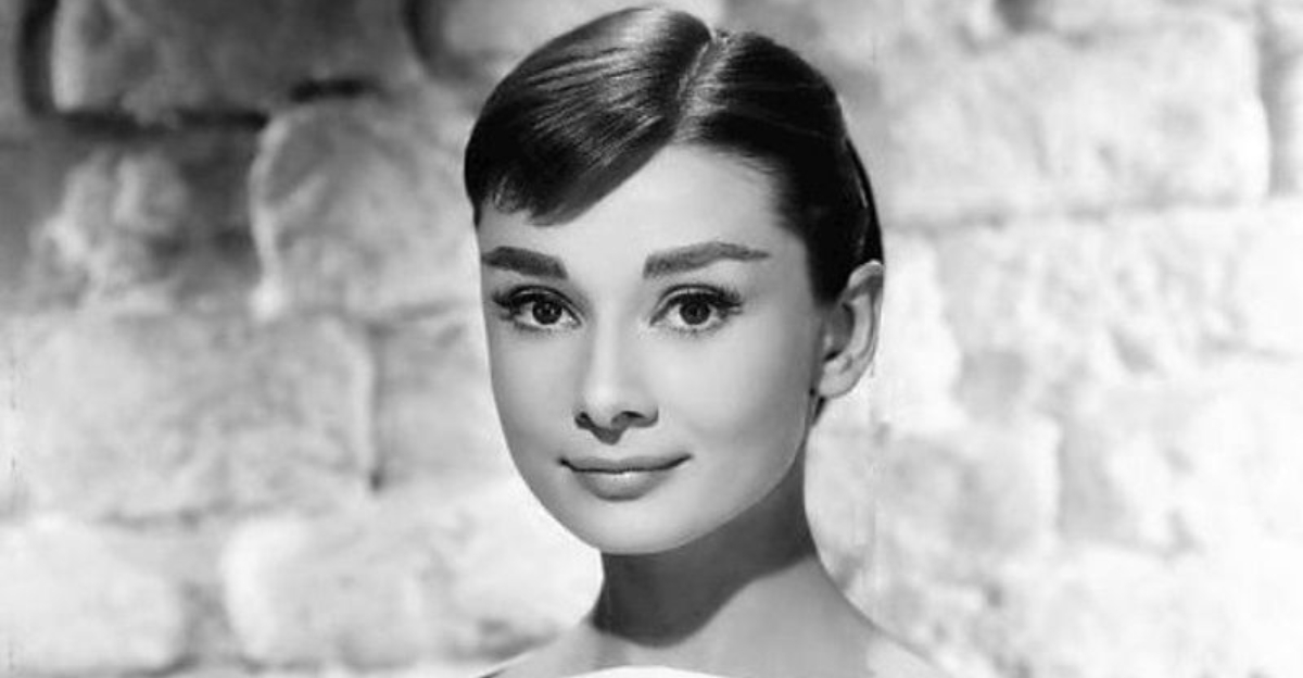 25 Actresses Recognized Instantly For Striking Facial Features