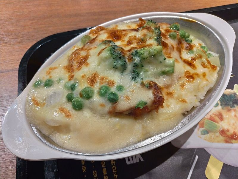 Broccoli Cheddar Rice Bake