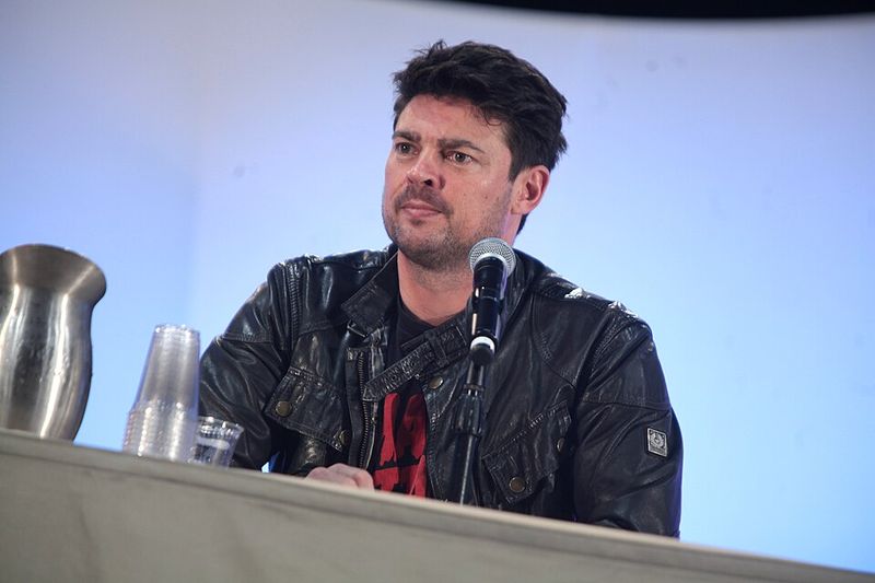 Karl Urban Insisted On Keeping Judge Dredd's Helmet On