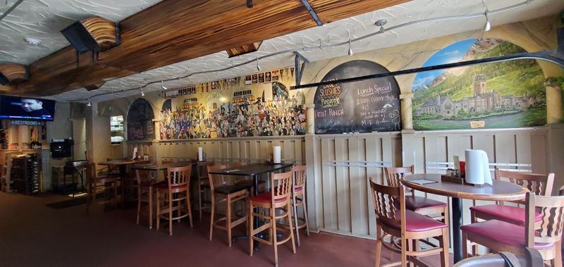 D's Six Pax & Dogz – Pittsburgh (Regent Square)