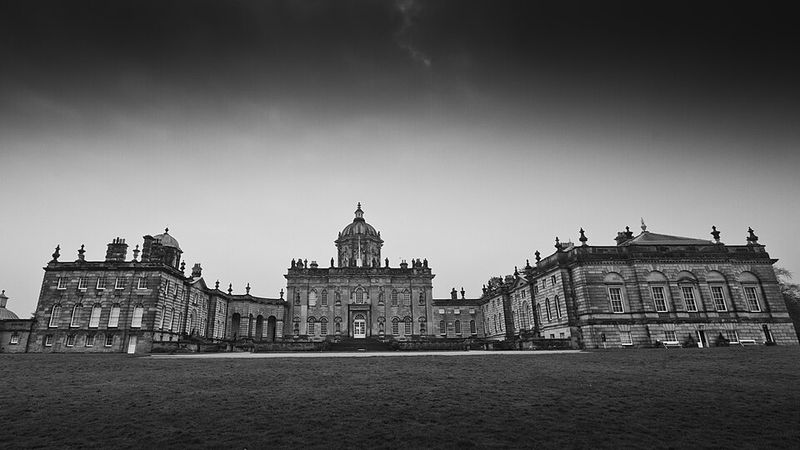 Great Houses: Real Status Symbols, Fairy-Tale Interiors