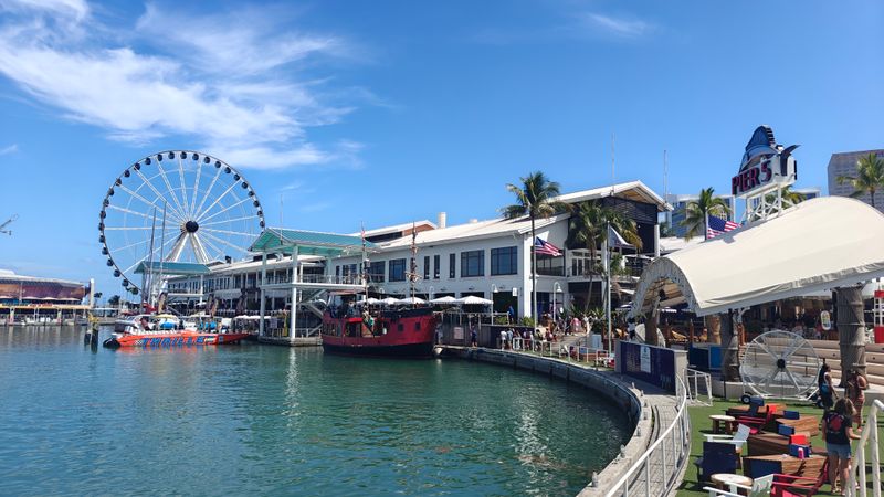Commercialized Attractions: Bayside Marketplace