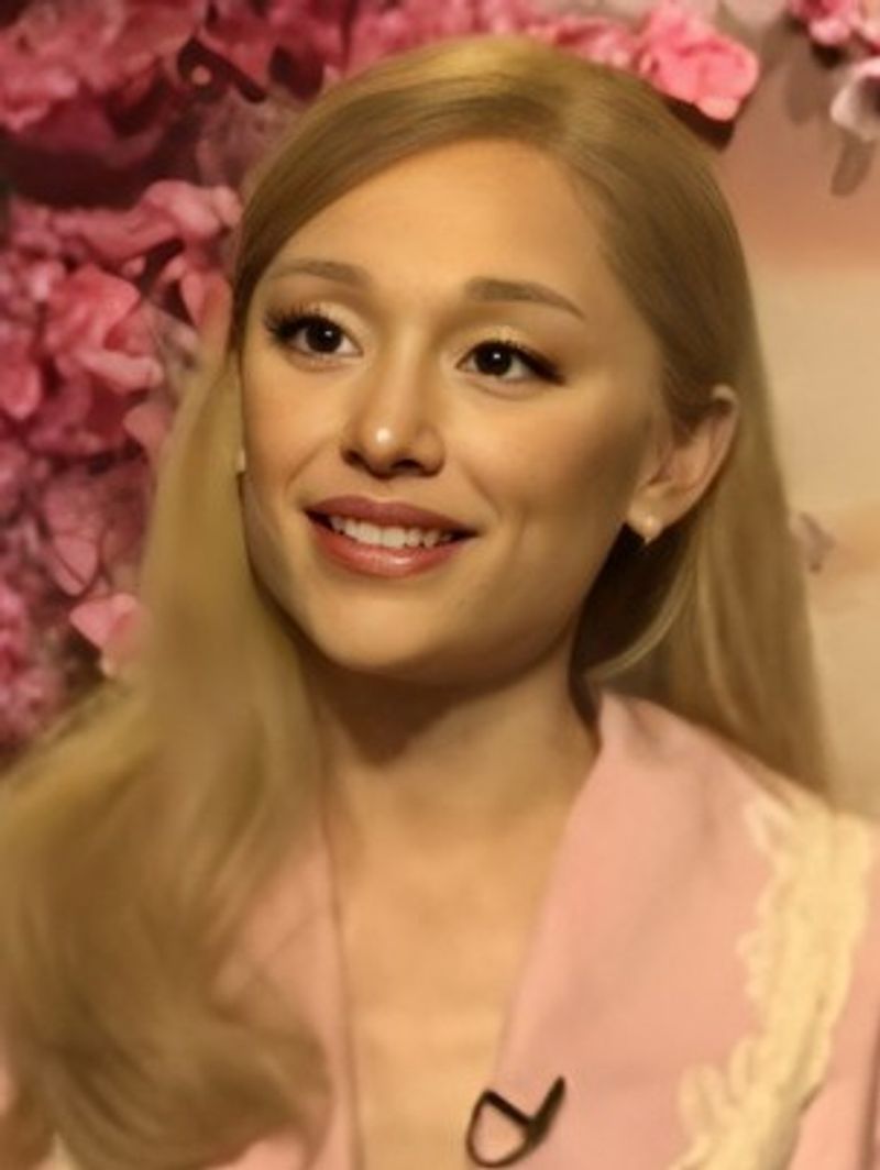 Ariana Grande And Elizabeth Gillies (Victorious, 13)