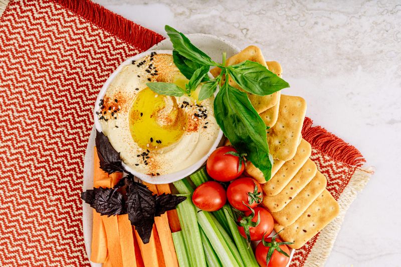 Hummus With Baby Carrots