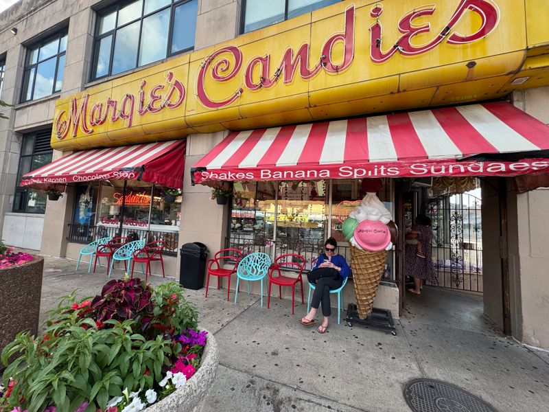 Margie's Candies (Chicago, Illinois)