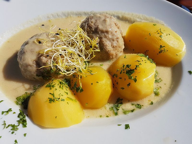 Königsberger Klopse: Meatballs In Creamy Caper Sauce