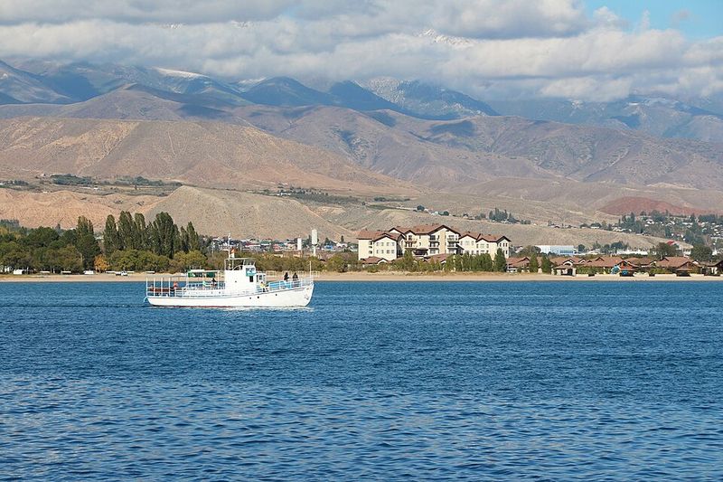 Issyk-Kul – Alpine lake framed by snowcapped peaks