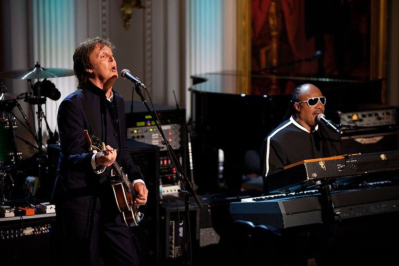Ebony and Ivory - Paul McCartney and Stevie Wonder (1982)