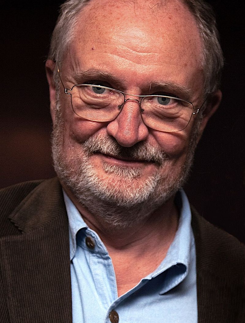 Jim Broadbent - Iris (2001)