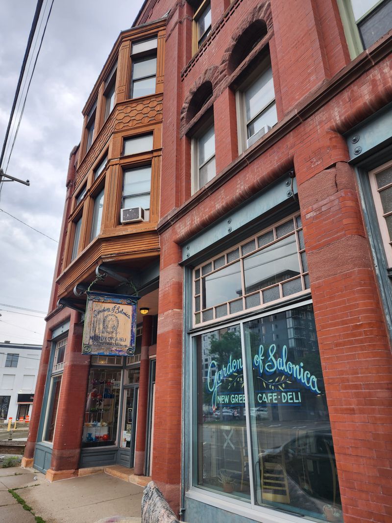 Minnesota: Gardens of Salonica